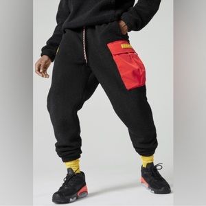 🥷🏿🥷🏿🥷🏿Nike Jordan Essential Mountainside
Statement Sherpa Pants size-L